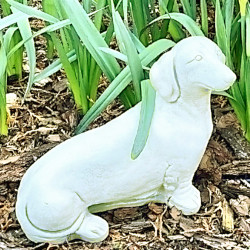 Скульптура  Такса сидит