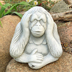 Скульптура Орангутанг «Ничего не слышу»