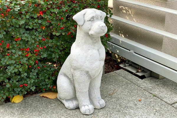 Скульптура Собака сидит