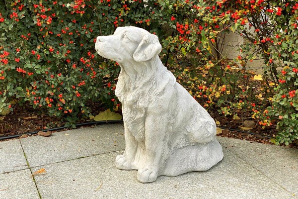 Скульптура Собака сидит