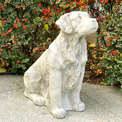 Скульптура Собака сидит