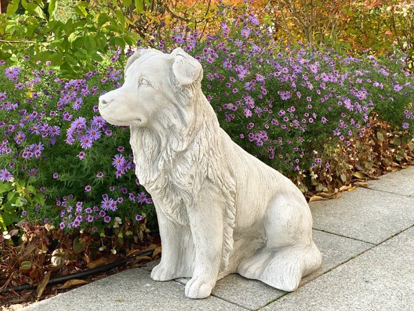 Скульптура Собака сидит